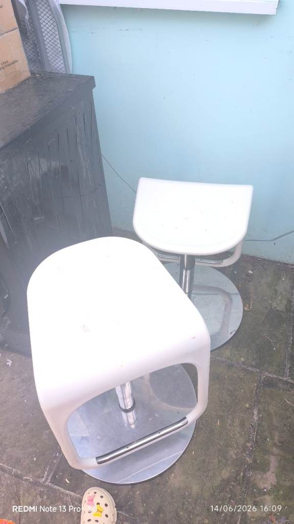 Bar stool 