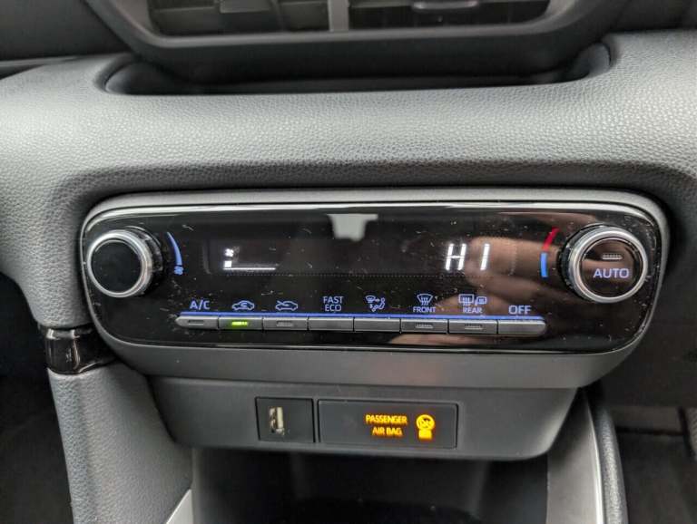 2022 Toyota Yaris 1.5 VVT-h Design Hatchback 5dr Petrol Hybrid E-CVT Euro 6 (s/s) (116 ps) -  HAT...