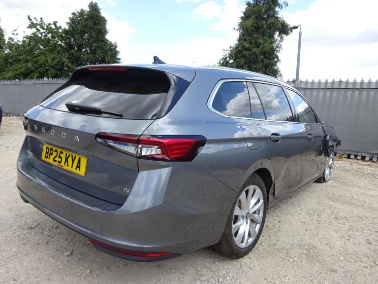 2025 25 REG SKODA SUPERB SE TECHNOLOGY IV HYBRID AUTO ESTATE DAMAGED SALVAGE