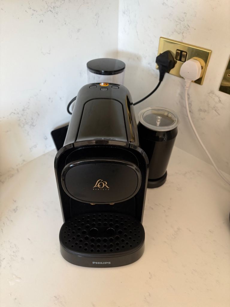 L’OR Barista Coffee Machine + Milk Frother 
