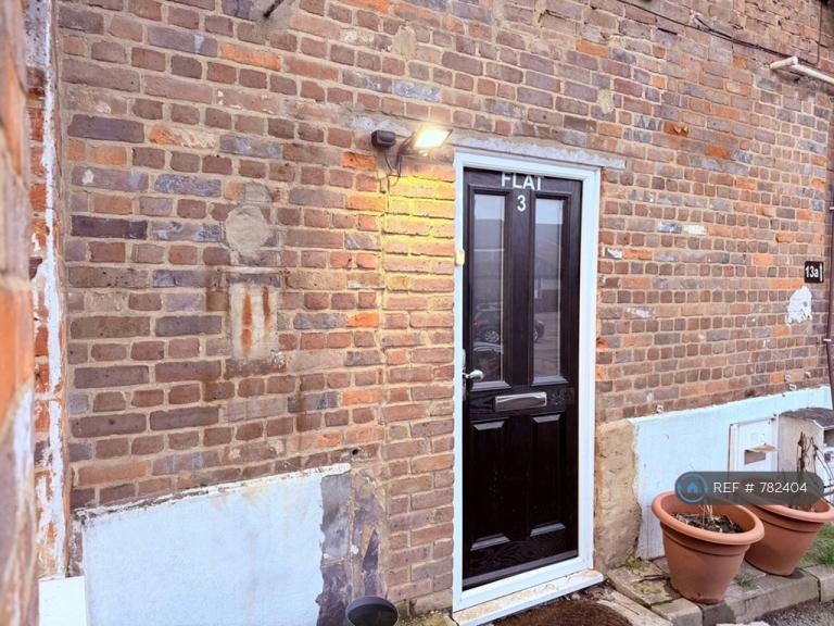 1 bedroom flat in West St, Dunstable, LU6 (1 bed) (#782404)