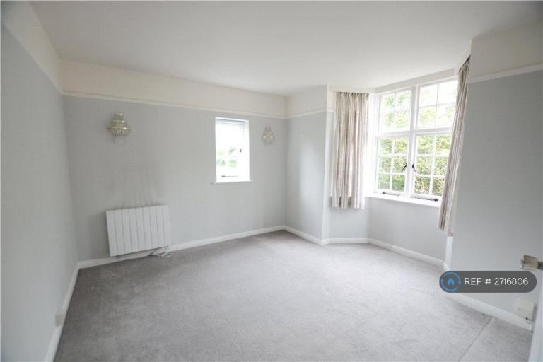 2 bedroom flat in Lawn Road, Guildford, GU2 (2 bed) (#2716806)