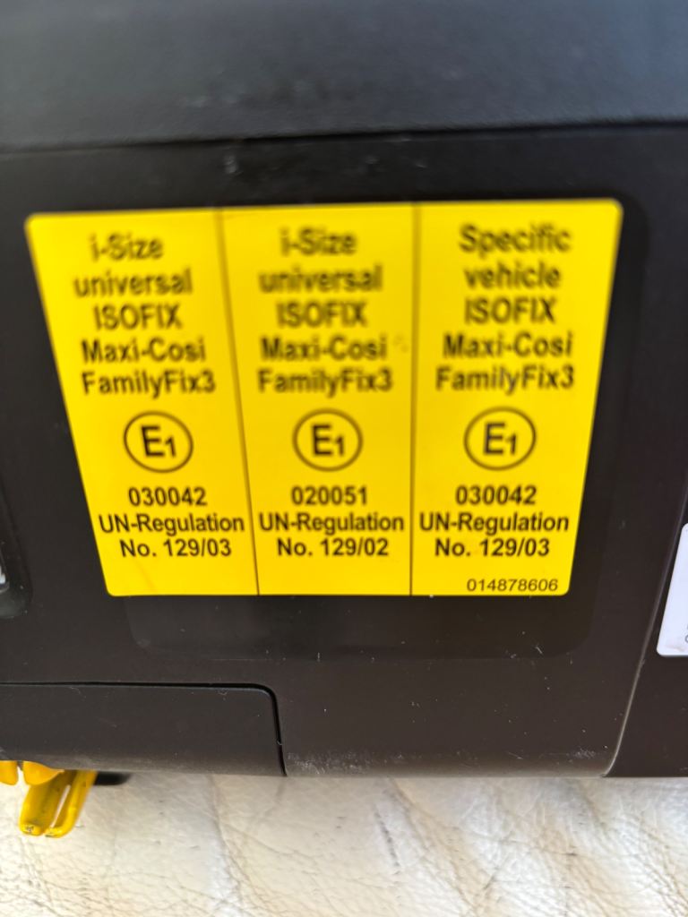 MaxiCosi Isofix base and PebblePro Car Seat