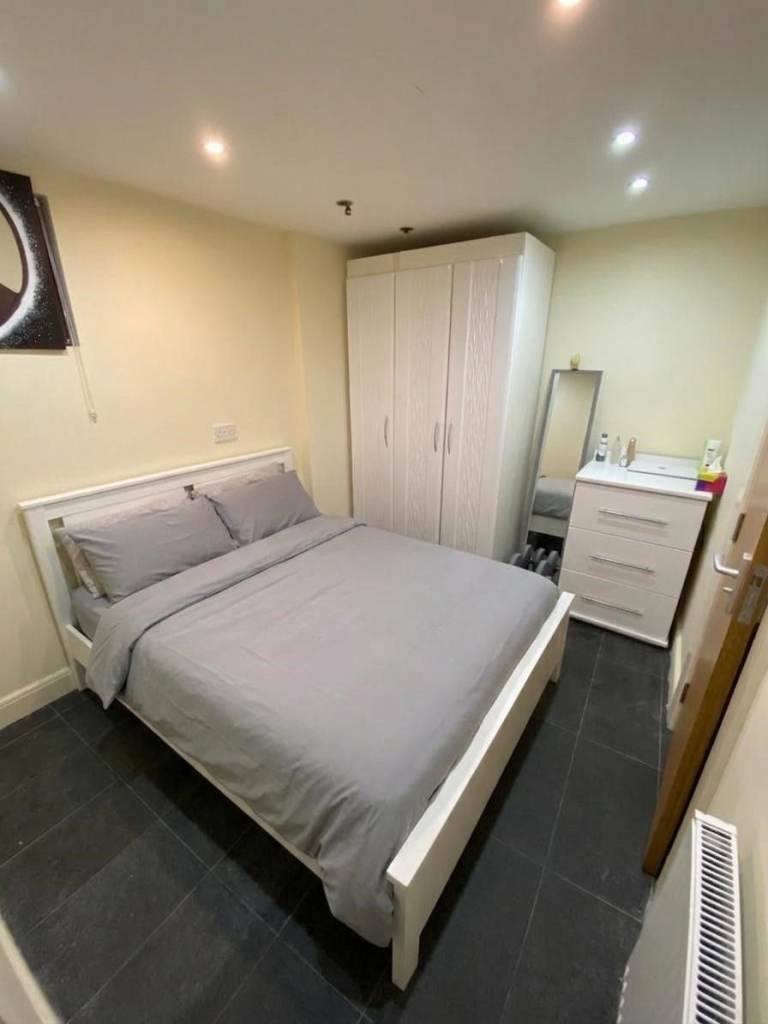 Ensuite Room Available ASAP All Bills Included-Chorlton-M21
