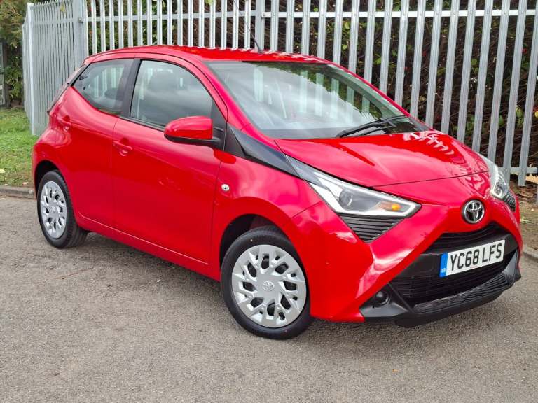 2018 68 Toyota Aygo 1.0 VVT-i X-Play 5 Door Manual. Just 13350 miles from new!