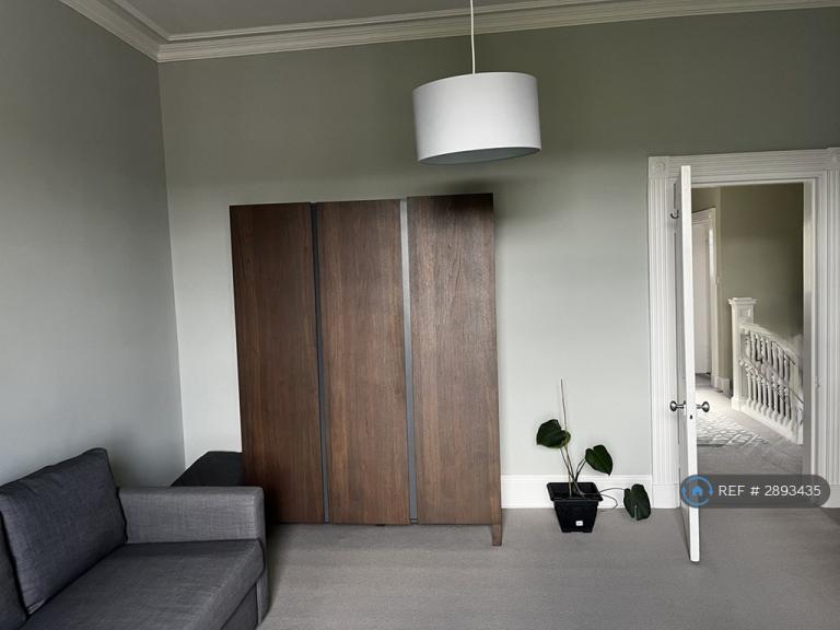 3 bedroom flat in Eglinton Crescent, Edinburgh, EH12 (3 bed) (#2893435)