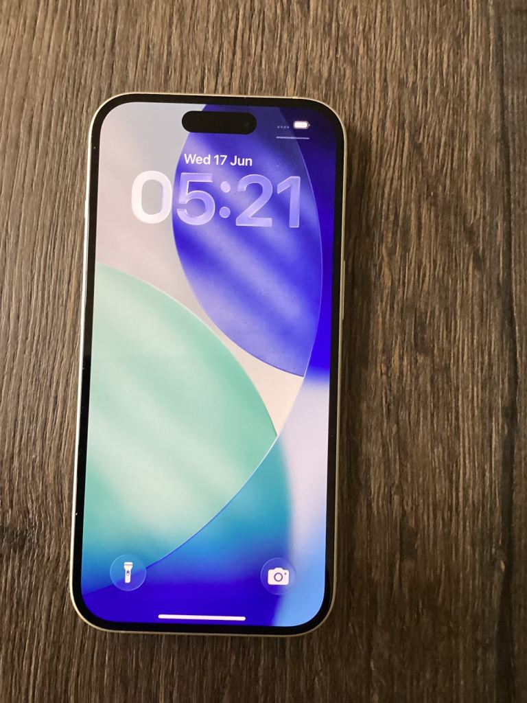 iPhone 15 128GB 