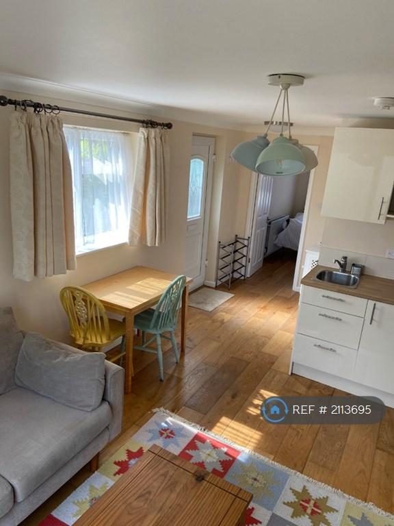 1 bedroom flat in Girton, Girton, Cambridge, CB3 (1 bed) (#2113695)