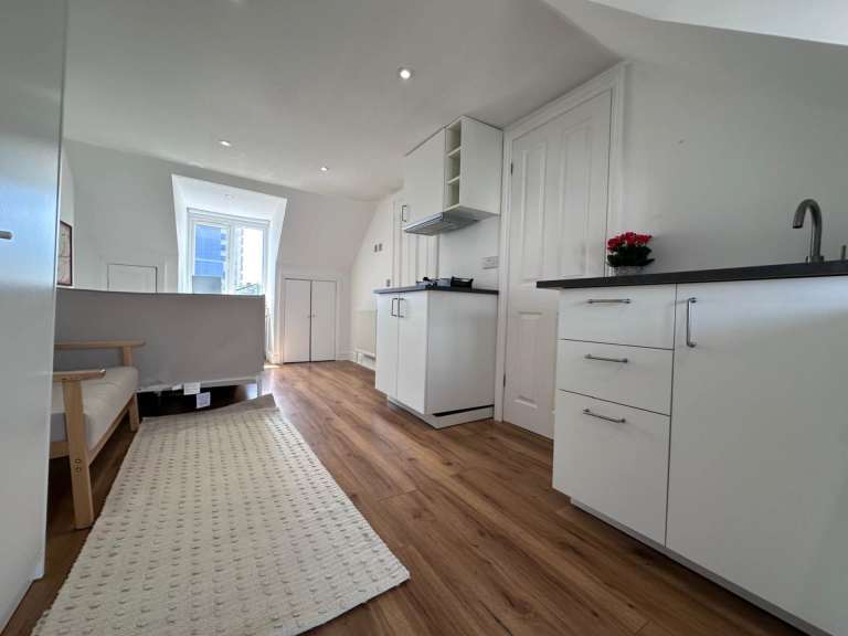 1 bedroom flat in Gordon Road, London