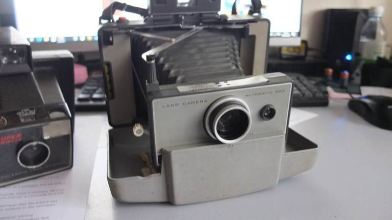 Poloroid Land Cameras 230 & Super Swinger UNTESTED
