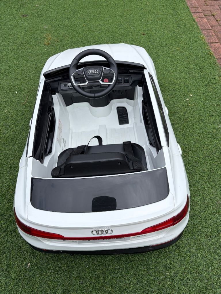 Audi e-tron Sportback Kids Ride-On Car – White, Excellent Condition