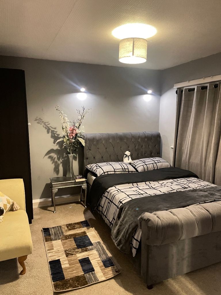 Reduced Immediate move in large double room to let £735