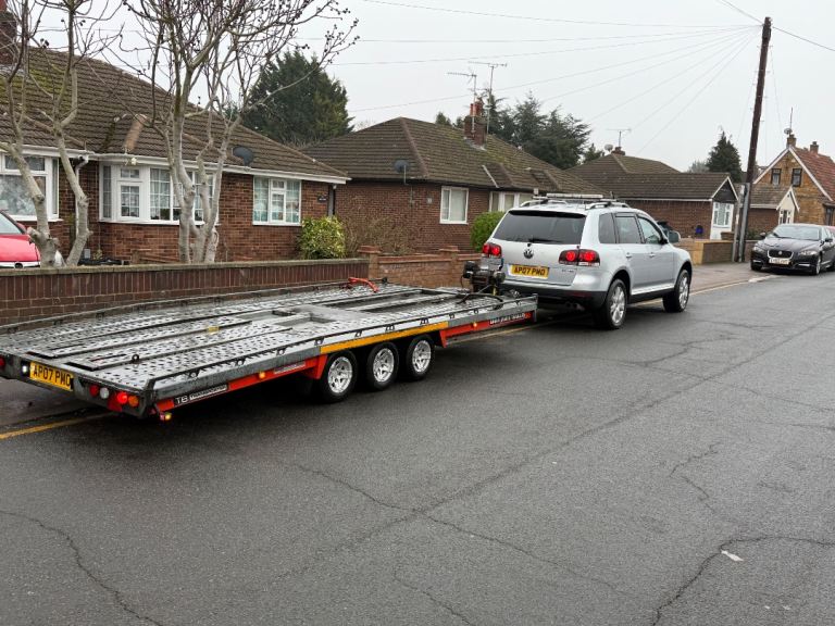 VW Touareg 2007 + Trailer Brian James T6 2021