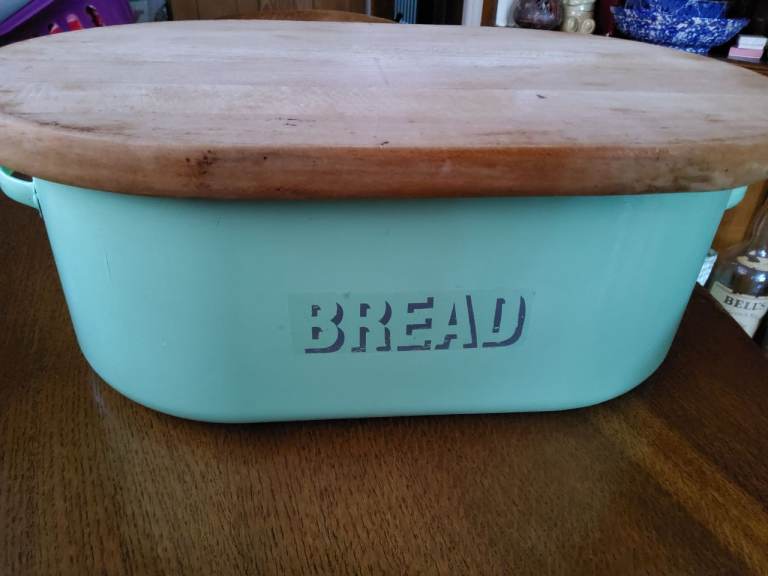 Bread Bin wooden reversible top for cutting bread
