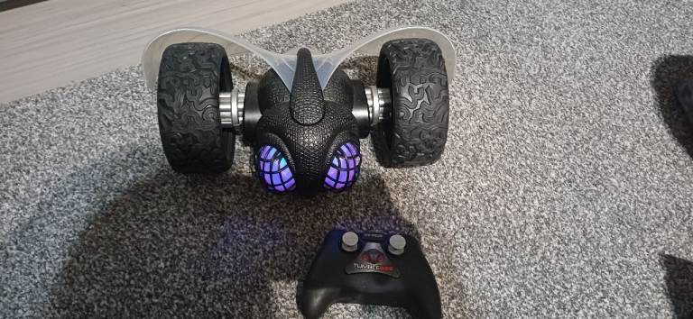 Remote control tumble bee