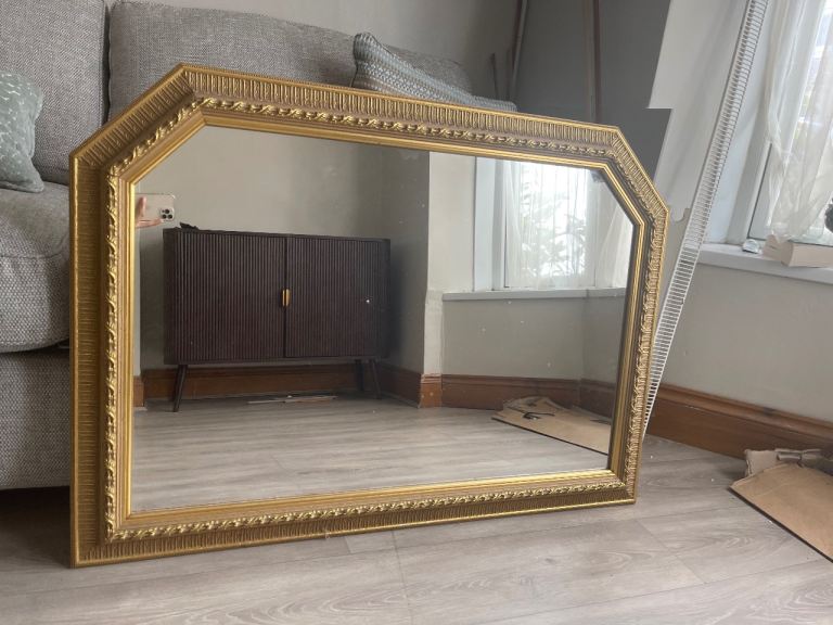 Wall mirror