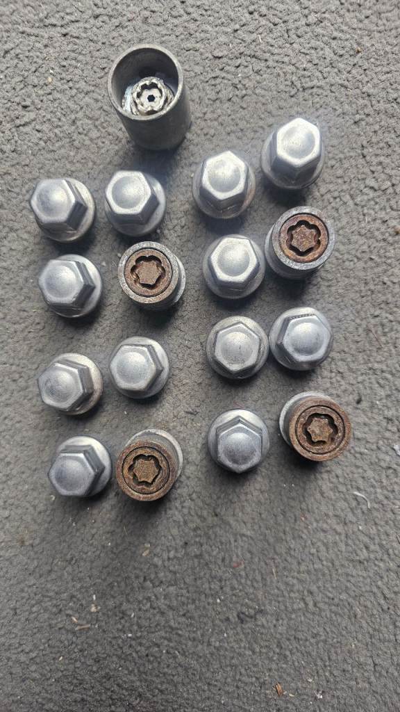 Ford fiesta 4 stud locking wheel nuts and wheel nuts set