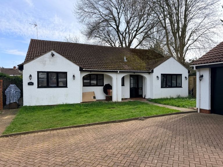 4 Bedroom detached Bungalow to rent 