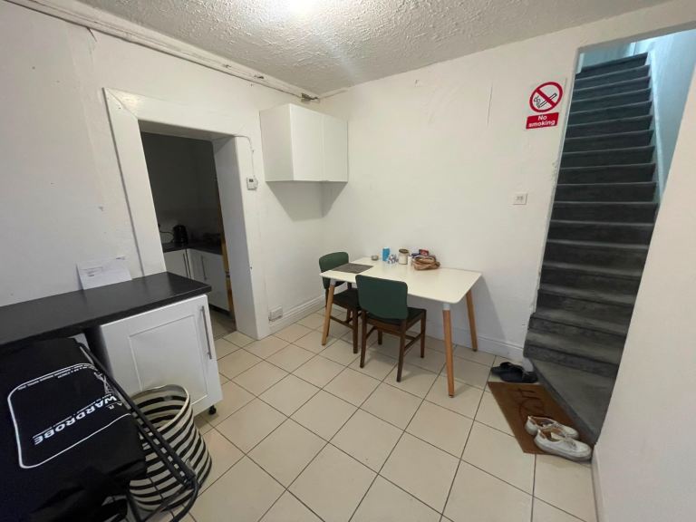 4 BEDROOMS 2 BATHROOMS TERRACED HOUSE IN WINTON