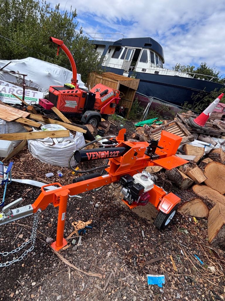 Venom 22T Log Splitter – Orange, Good Condition