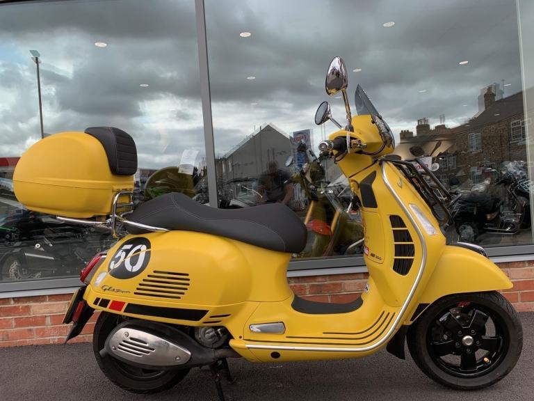 Piaggio Vespa GTS 300 SUPERSPORT - ONE OWNER - 2 YEAR WARRANTY