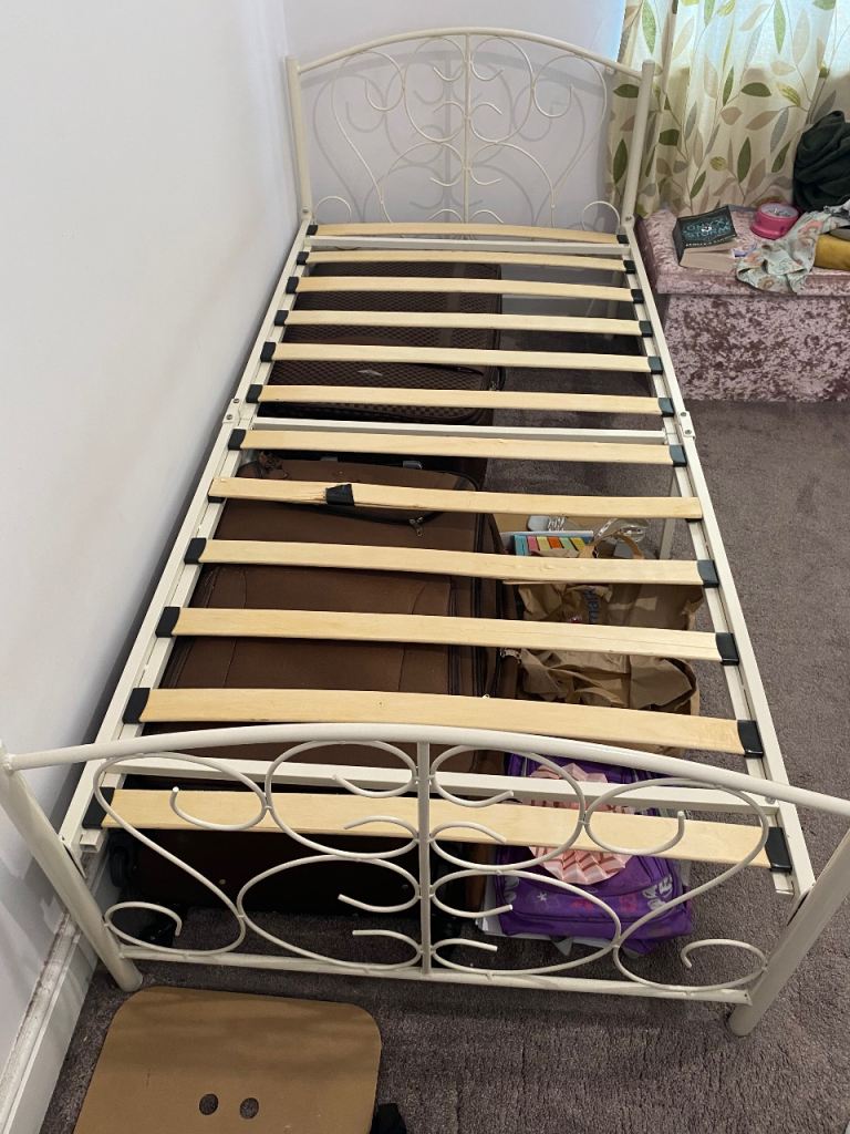 Single bed with mattress 