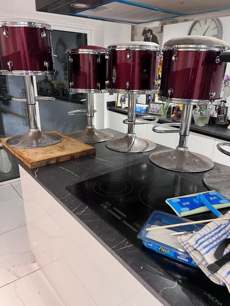 Adjusting bar stools 