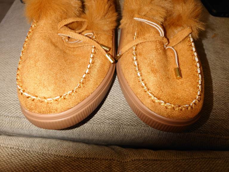 Brown slippers size 4 Euro 37