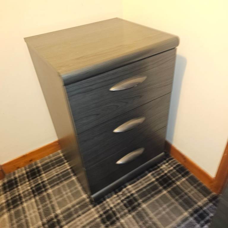 2 x 3 drawer chests