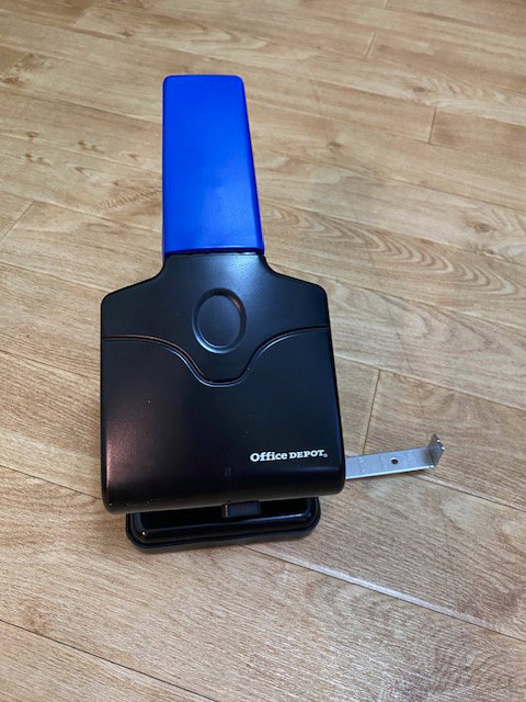 Large heavy duty (weighs 1.673kgs) hole punch with metal guide. Good condition