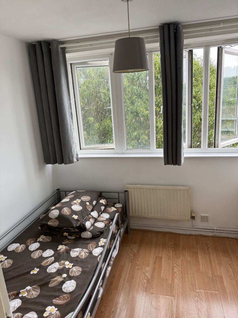 Single room with ALL bills included.  E1