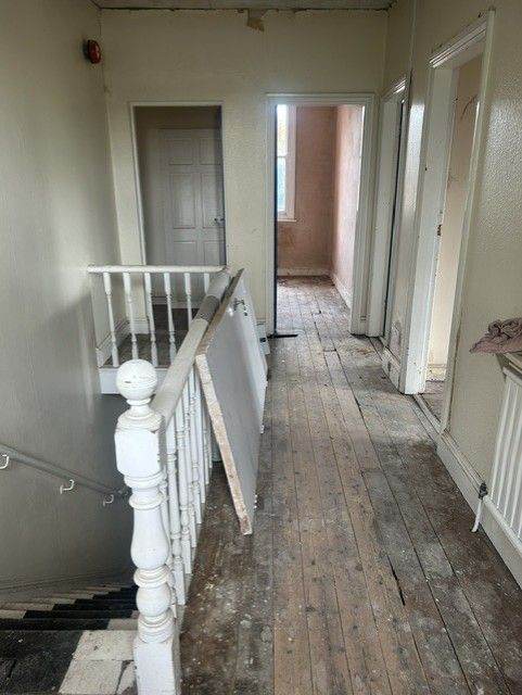 Top Floor Commercial Area In Historic Building To Rent