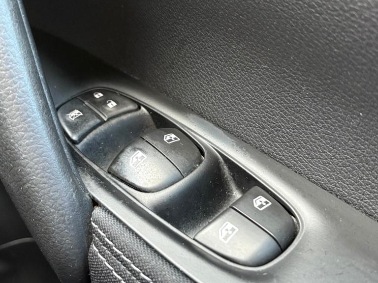 2018 Nissan Qashqai 1.5 dCi N-Connecta 5dr ++ PANROOF / NAV / CAMERA / ULEZ / 7 SERVICES ++ HATCH...