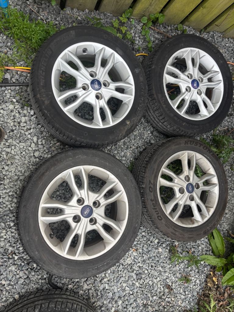 Set of 4 ford fiesta alloy wheels with tyres 