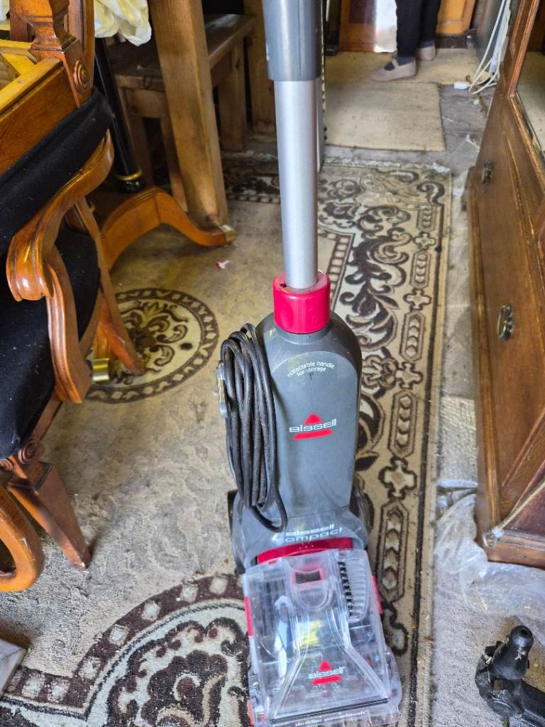  Bissel carpet cleanerand solution! 