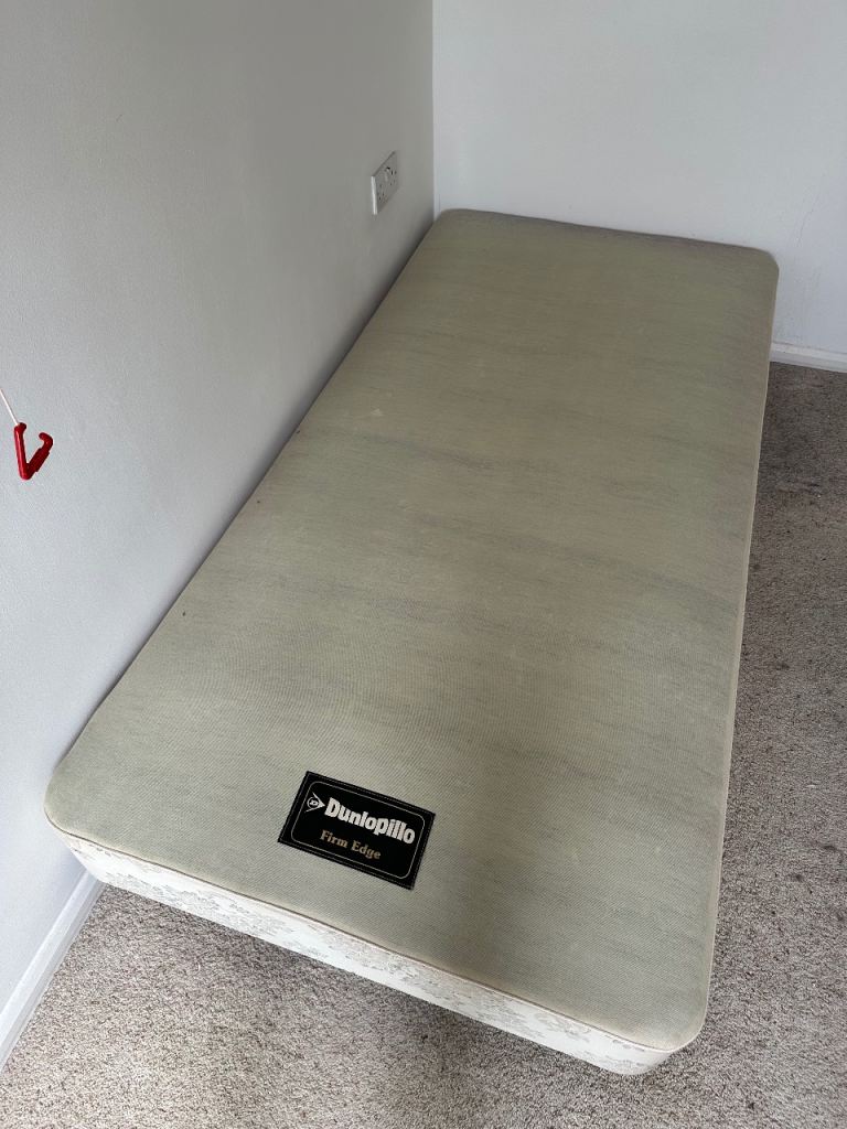 🟢 Single Bed