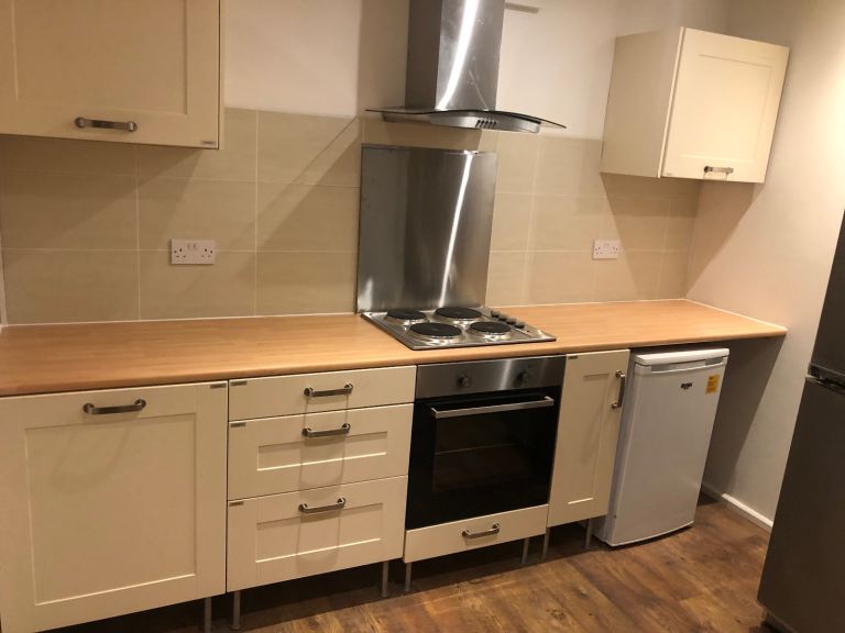 🏠 Extra Large Room with Ensuite — Hyde Park, Leeds - Bills Included