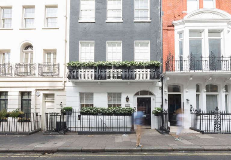 *Mayfair* Private Serviced Offices: Units from 3 to 60 desks for rent W1