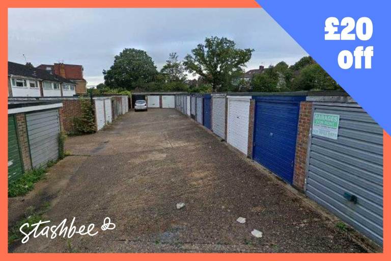 Garage to rent in London (N21) | Stashbee