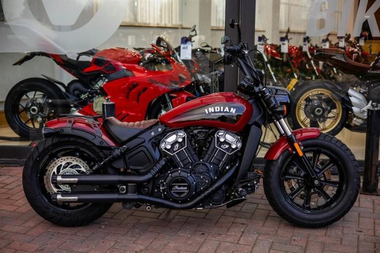 Indian Scout BOBBER ! LOW MILES ! EXTRAS ! STUNNING