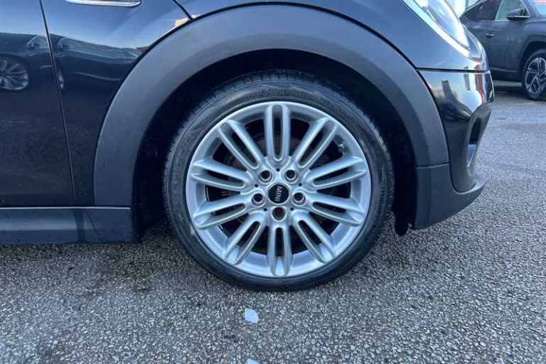 2018 MINI Hatch 1.5 Cooper Hatchback 3dr Petrol Steptronic Euro 6 (s/s) (136 ps) Hatchback Petrol...