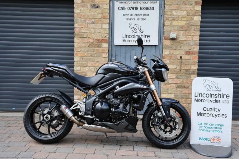 62 Triumph Speed Triple 1050