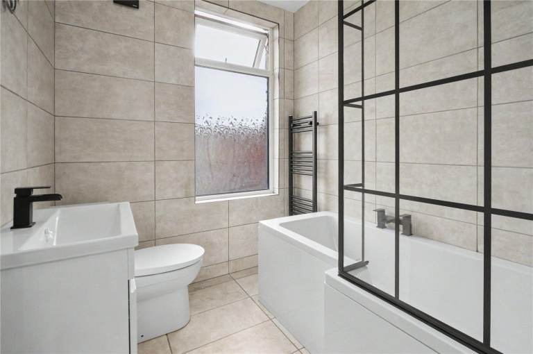No deposit is required! DSS ONLY - 2 people to move in together £675 rent each