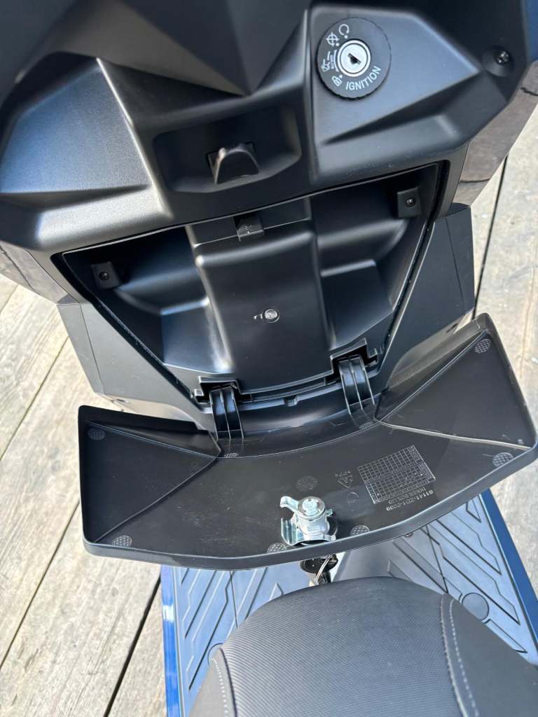 Peugeot Tweet 125 Automatic Twist and Go Scooter PCX125 NMAX