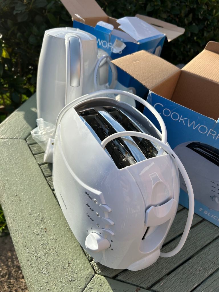 Cookworks White Water Kettle - 2 slice toaser