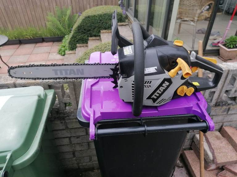 Titan petrol chainsaw 