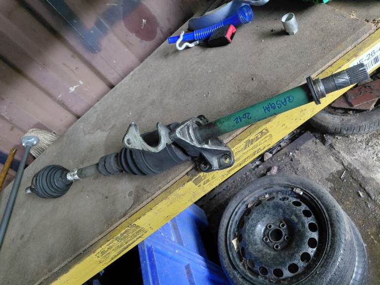 Nissan qashqai 2007-13 1.5d Driver side driveshaft 