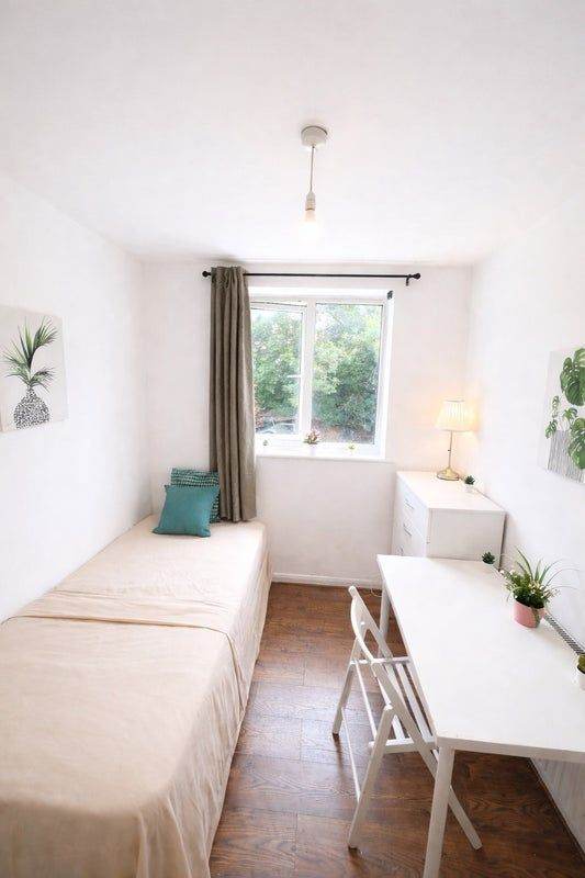 🏡 BRIGHT SINGLE ROOM IN STRATFORD 🏠
