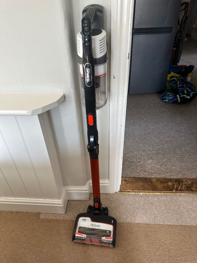 Shark Cordless Stick Vacuum Cleaner – Good Condition