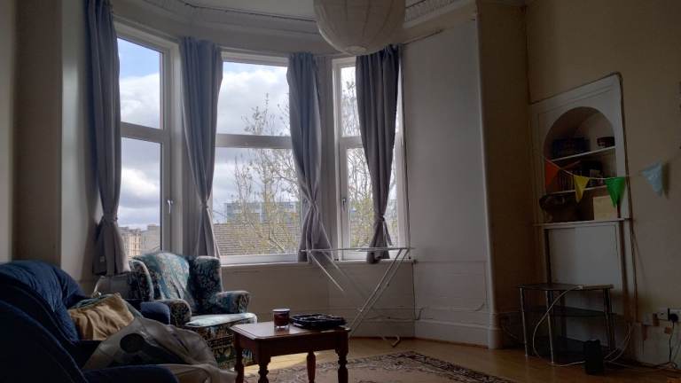  Spacious Rooms Available in Large Partick Flat